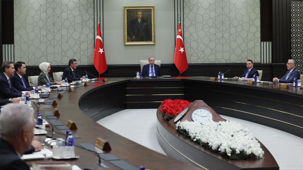 Cumhurbaşkanlığı Kabinesi toplandı: Yeni kararlar bekleniyor Cumhurbaşkanlığı Kabinesi toplandı: Yeni kararlar bekleniyor