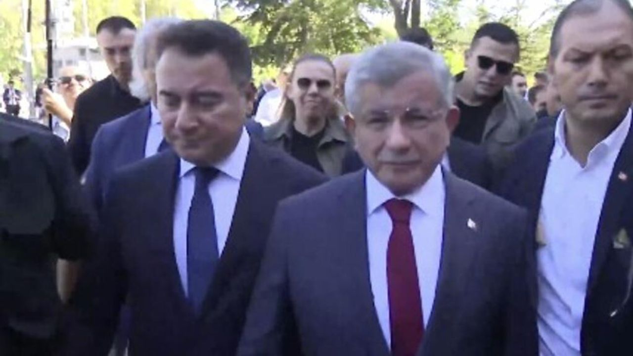 Eski Başbakan Davutoğlu, adliyeye geldi: İfade süreci başladı Eski Başbakan Davutoğlu, adliyeye geldi: İfade süreci başladı