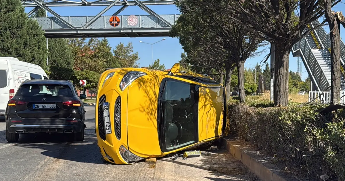 Ticari taksi ile SUV'un çarpıştığı kaza: Olay yeri incelemesi başladı Ticari taksi ile SUV'un çarpıştığı kaza: Olay yeri incelemesi başladı