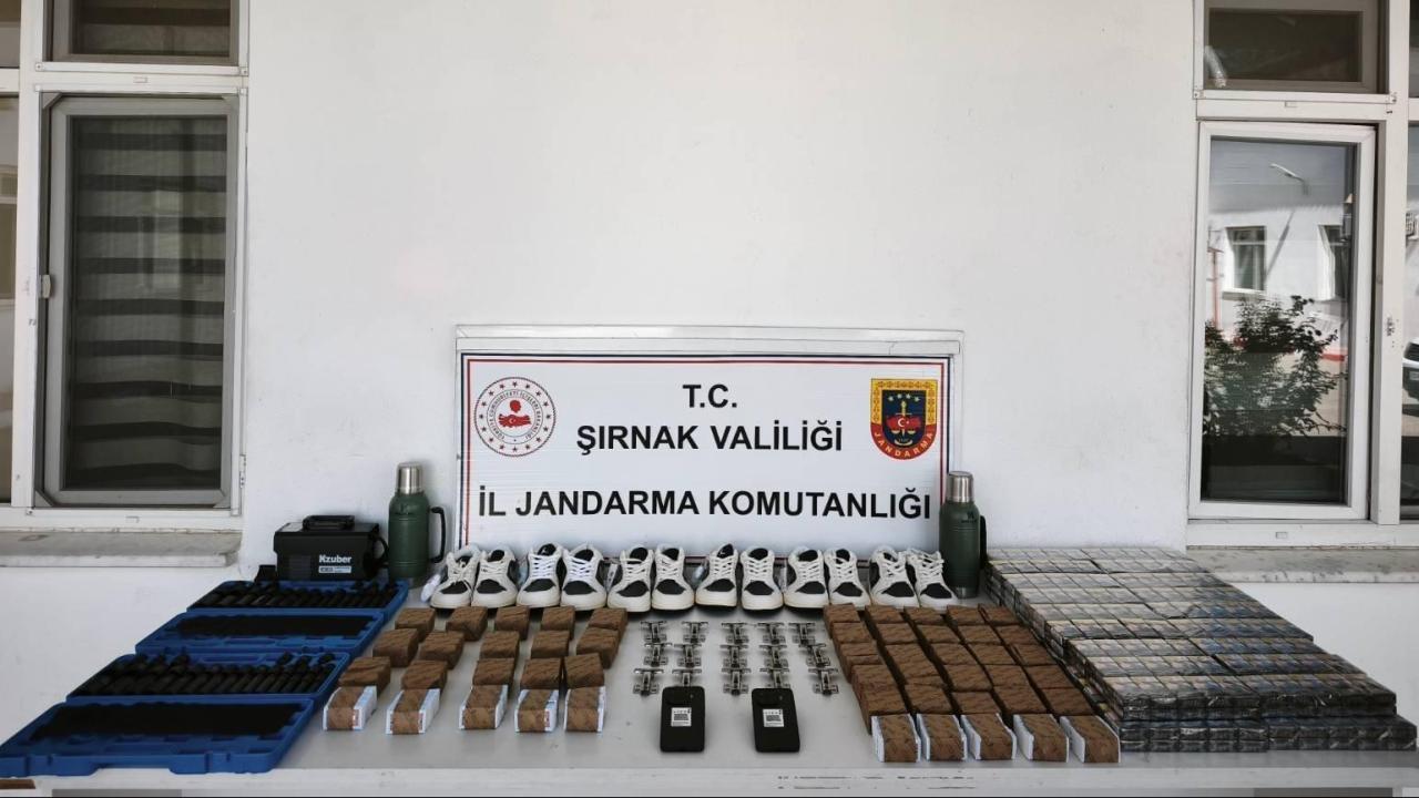 Kaçakçılık operasyonu: Şırnak'ta 196 kişi gözaltında Kaçakçılık operasyonu: Şırnak'ta 196 kişi gözaltında