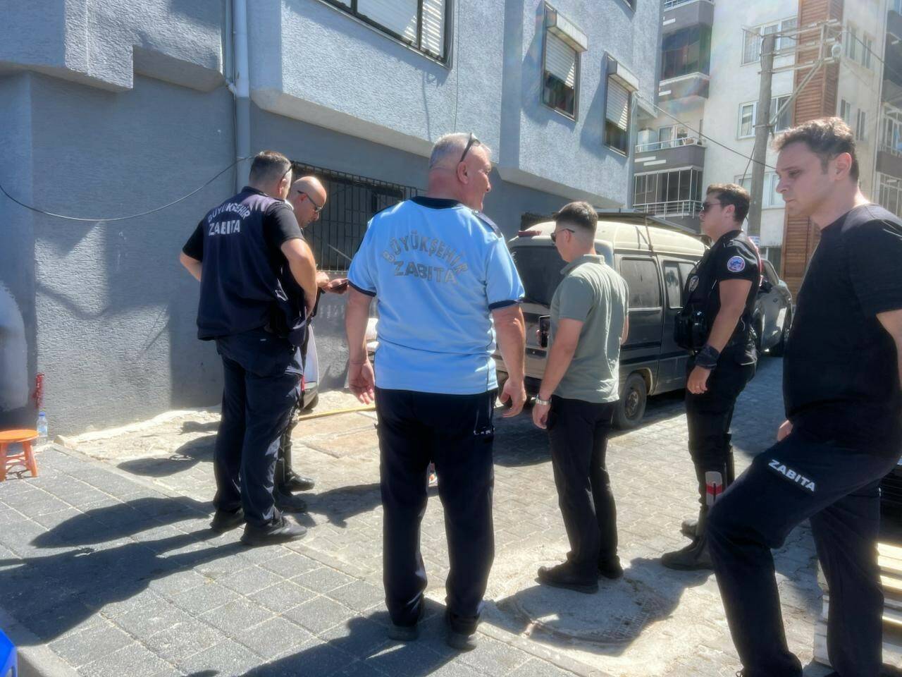 Mudanya'da seyyar satıcı denetiminde zabıta memuru yaralandı Mudanya'da seyyar satıcı denetiminde zabıta memuru yaralandı