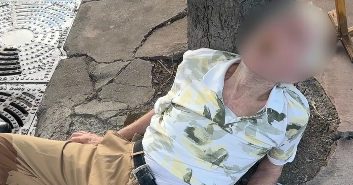 Pamuk şekerci alkol etkisiyle sokakta sızdı: Sağlık ekipleri devreye girdi