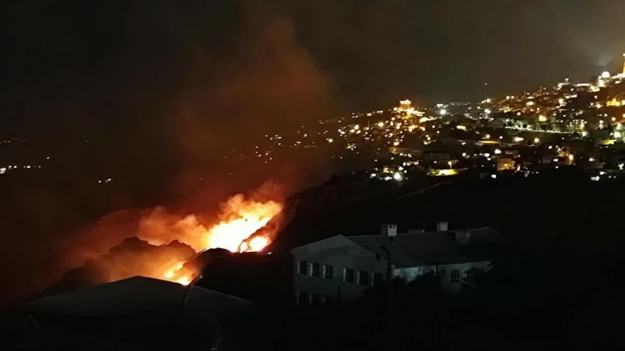 Mardin Kalesi'nde yangın: Ekipler kontrol altına almak için çalışıyor