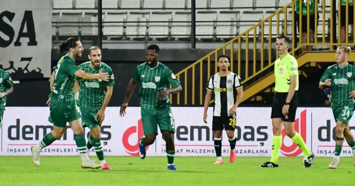 Bursaspor'dan önemli galibiyet: Iheanacho'dan iki gol