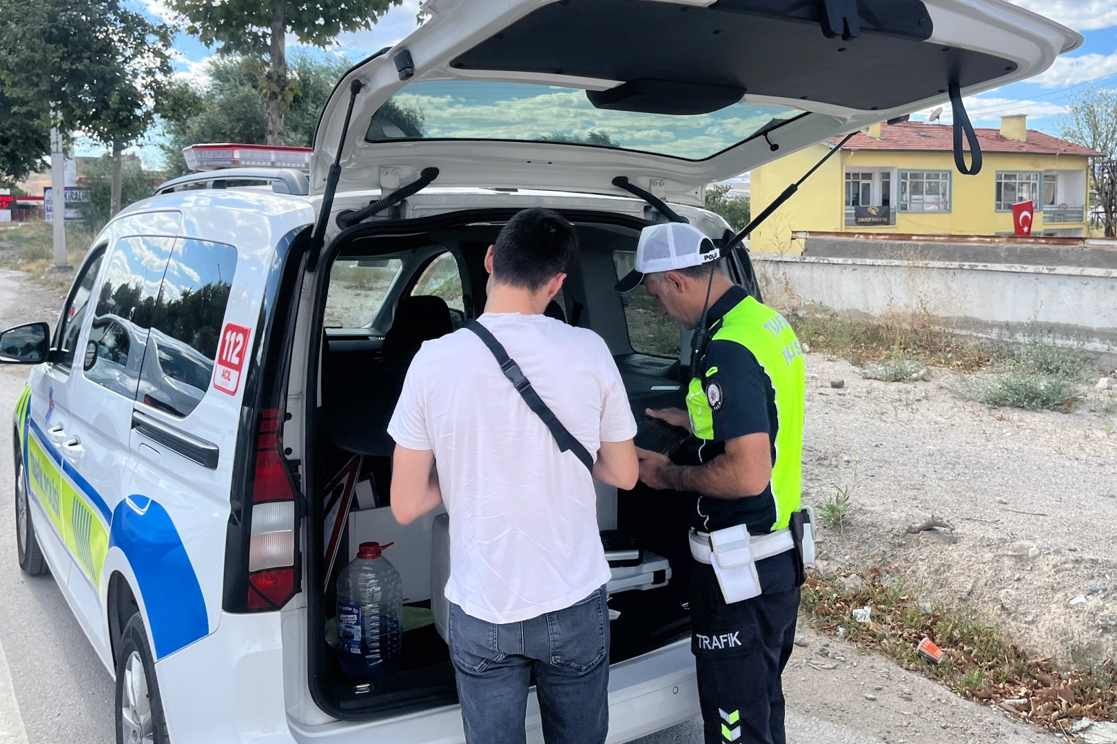 Çorum'da trafik denetiminde dron kullanıldı: 20 sürücü cezalandırıldı Çorum'da trafik denetiminde dron kullanıldı: 20 sürücü cezalandırıldı