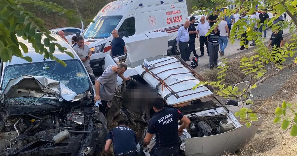 Sinop'ta trafik kazasında 1 kişi hayatını kaybetti, 5 yaralı Sinop'ta trafik kazasında 1 kişi hayatını kaybetti, 5 yaralı