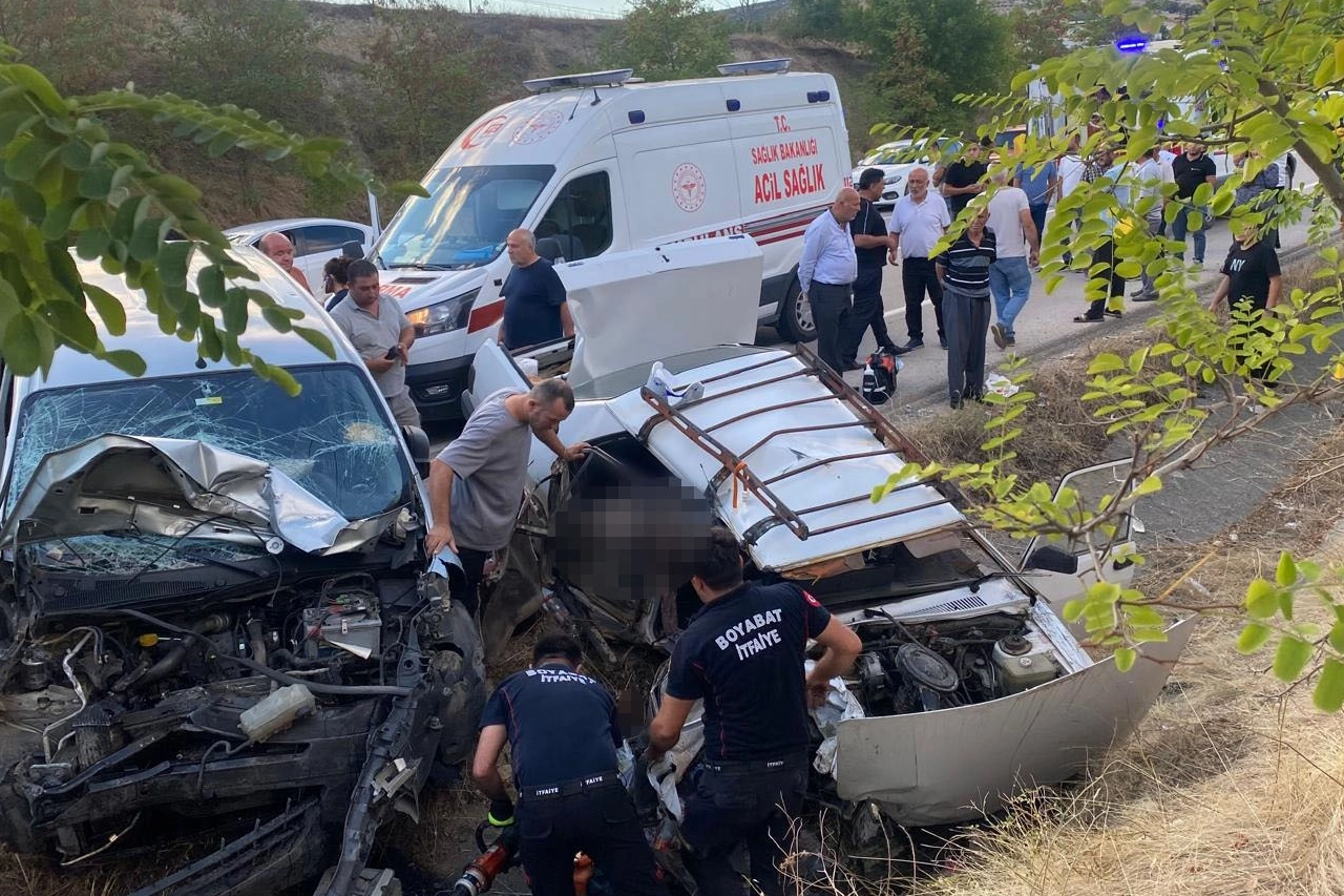 Sinop'ta trafik kazasında 1 kişi hayatını kaybetti, 5 yaralı