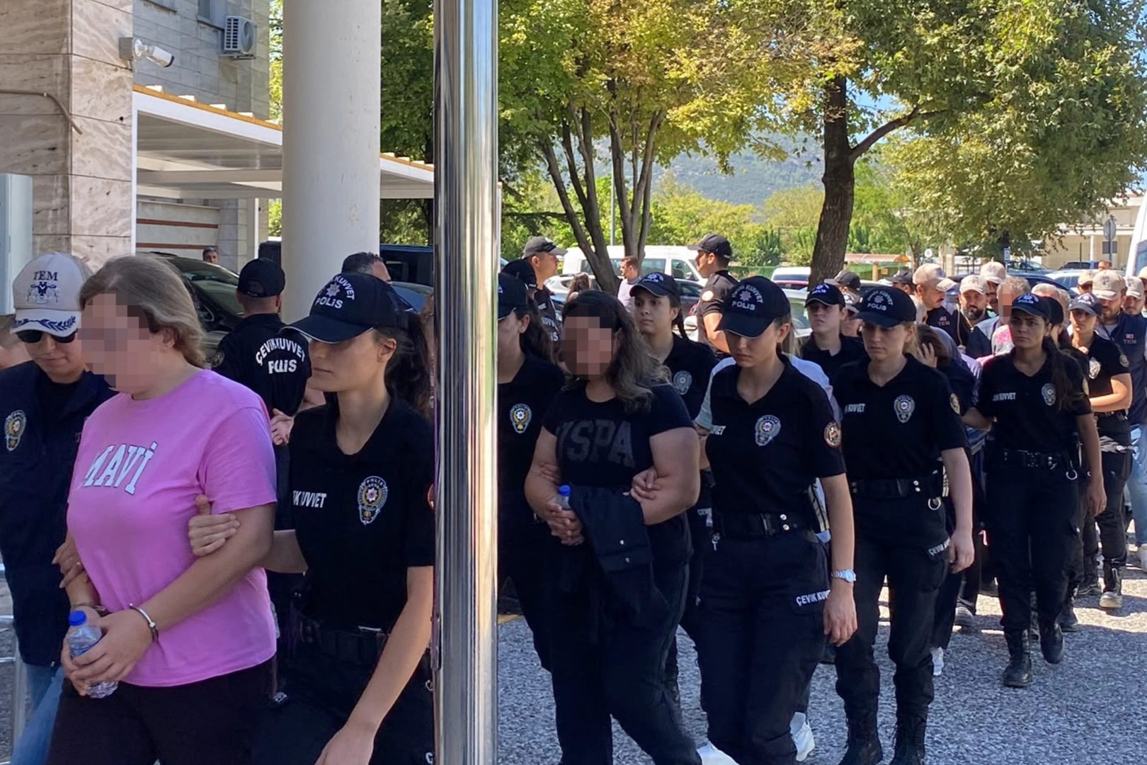 FETÖ soruşturmasında 10 şüpheli adli kontrolle serbest bırakıldı FETÖ soruşturmasında 10 şüpheli adli kontrolle serbest bırakıldı