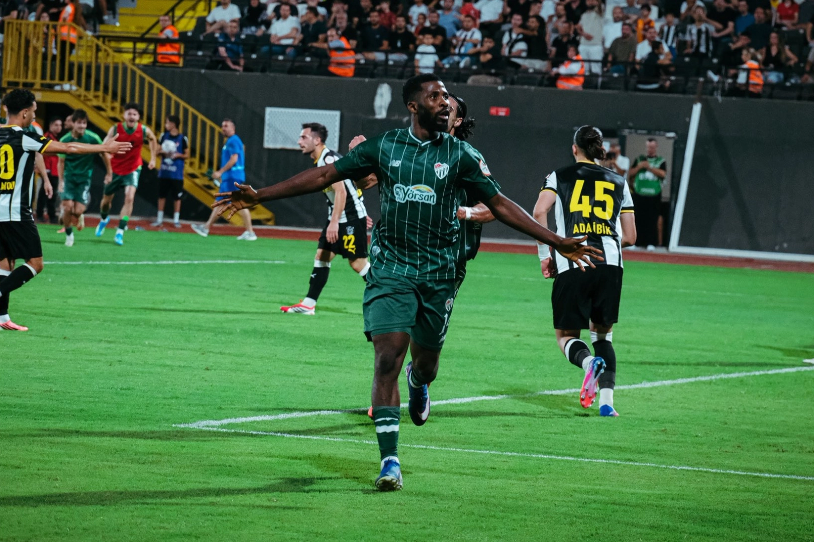 Bursaspor'un Kelechi Iheanacho'su, 6 Maçta 8 Gol Attı