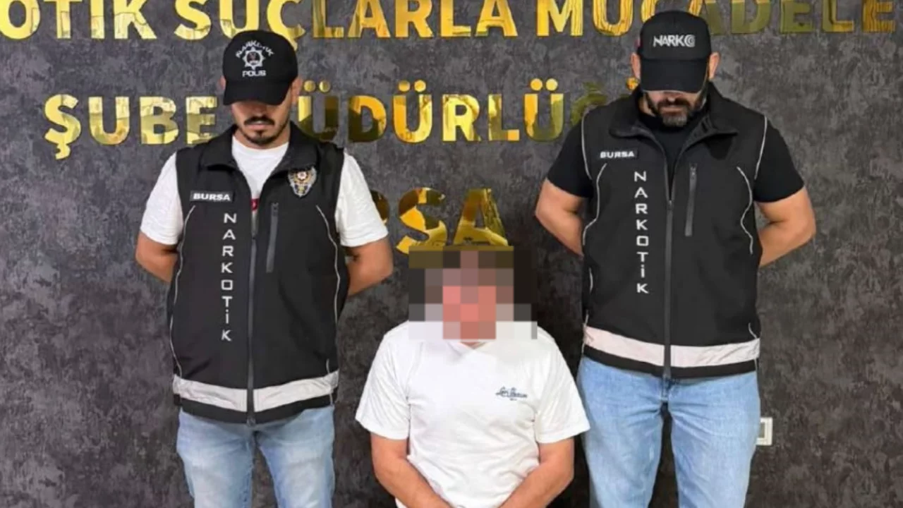 Bursa'da narkotik operasyon: Uyuşturucu kaçakçısı yakalandı Bursa'da narkotik operasyon: Uyuşturucu kaçakçısı yakalandı