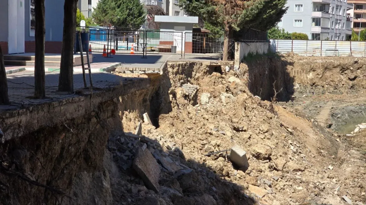 Mudanya'da okul bahçesi çöktü: Güvenlik önlemleri bekleniyor