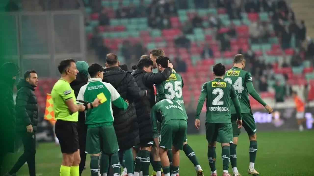 Bursaspor'da Kombine Yenileme Süreci Resmen Başladı Bursaspor'da Kombine Yenileme Süreci Resmen Başladı