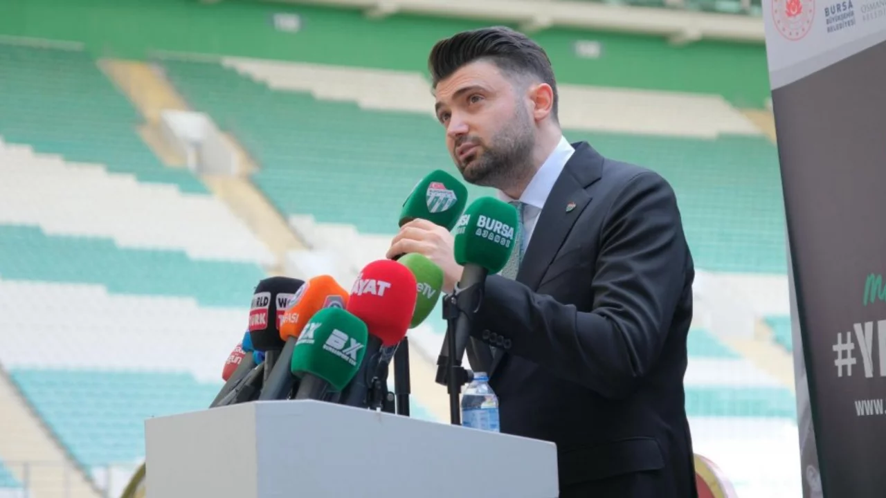 Bursaspor Başkanı Enes Çelik ateş püskürdü: 'İstenmiyorsak açıkça...