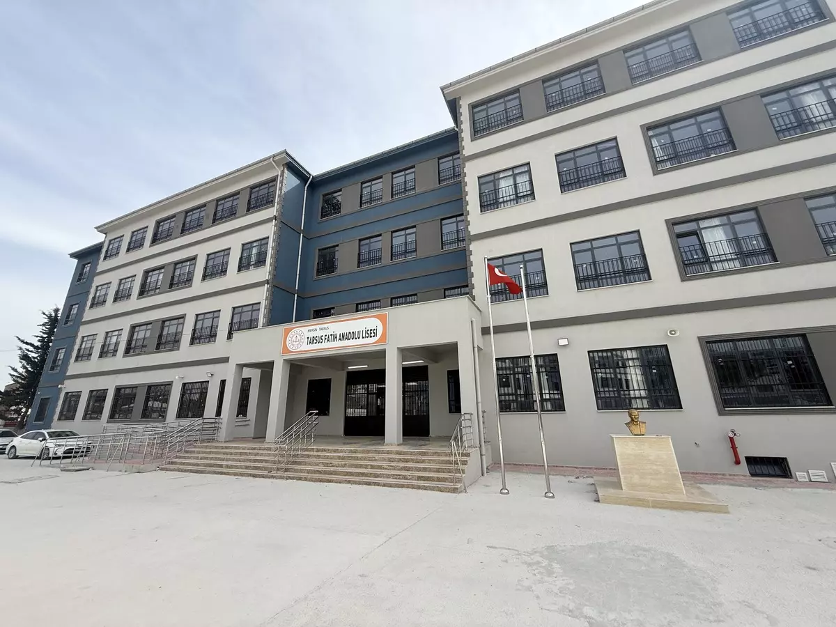 Mersin'de Lise Öğrencisi Okula Silahla Girmeye Çalıştı: Türkiye’de Okul Güvenliği Endişesi Artıyor