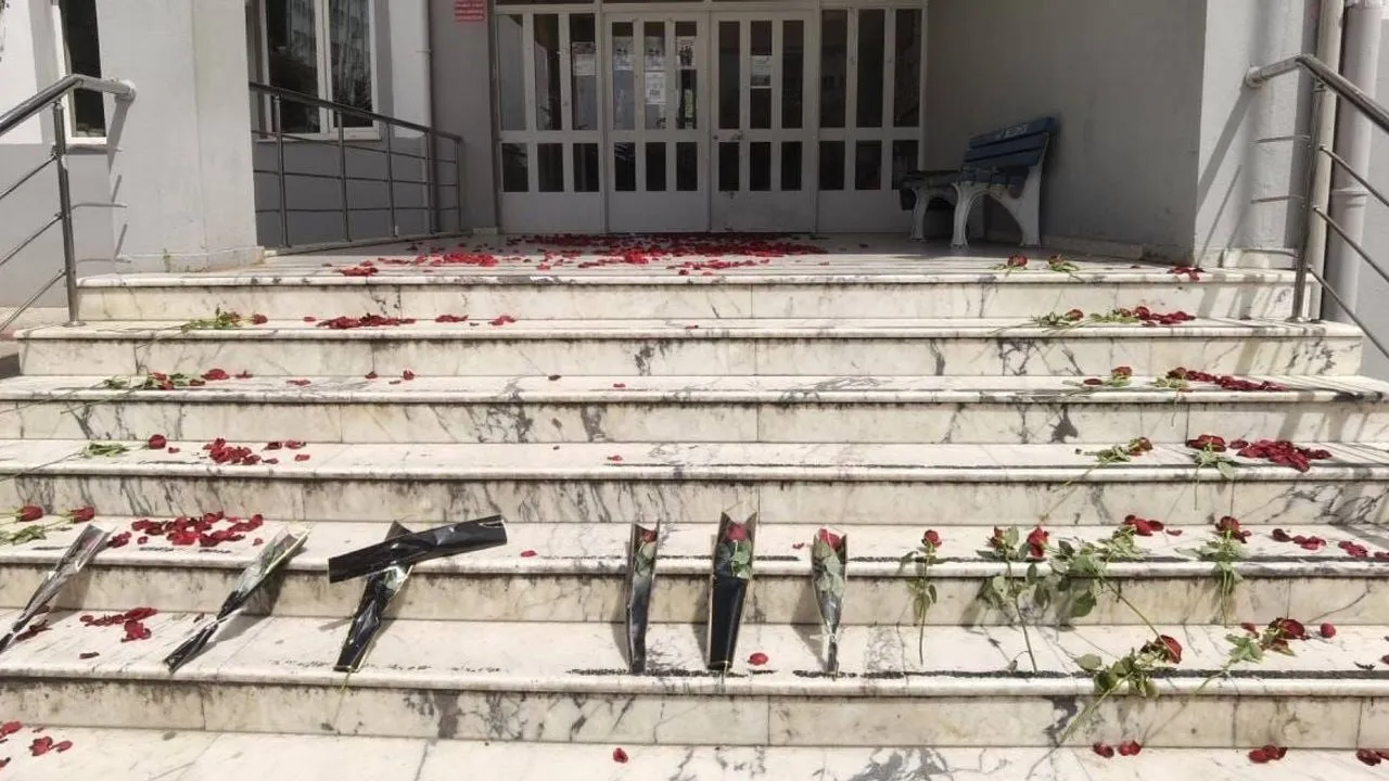 Okul Saldırıları Sonrası Öğretmenlerin Tepkisi ve Okulun Geleceği Tartışılıyor