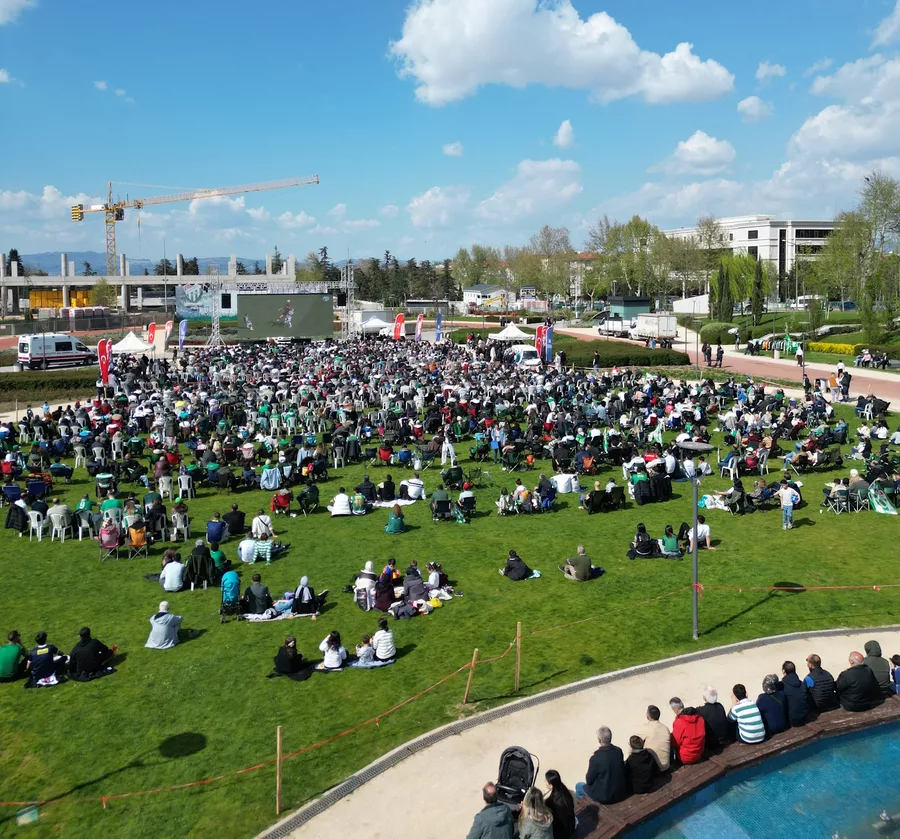 Bursaspor Şampiyonluk Coşkusunu Dev Ekranlarda Bursalılarla Paylaştı