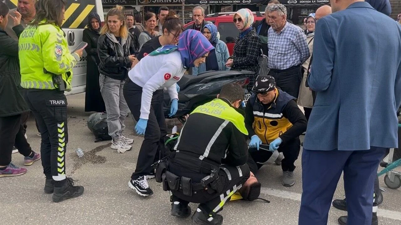 Bursa Osmangazi'de İşçi Servisine Motosiklet Çarptı: 2 Kişi Yaralandı