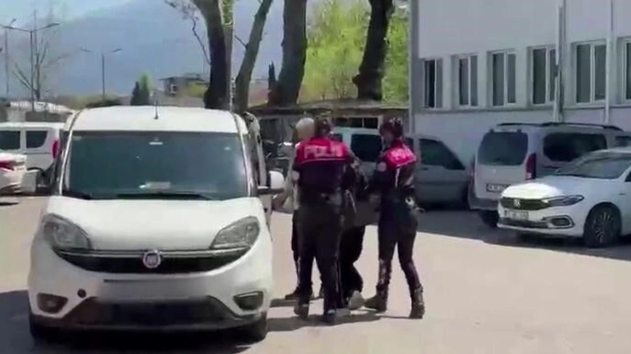 Bursa'da TikTok Canlı Yayını Kanlı Bitti: Genç Kadın Bıçakla Yaralandı