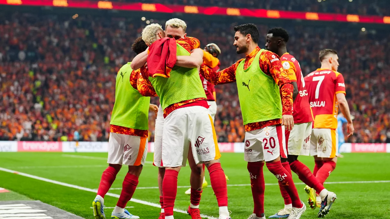 Galatasaray, Fenerbahçe Derbisinde Kritik 3 Puanı 3-0'lık Skorla Kazandı