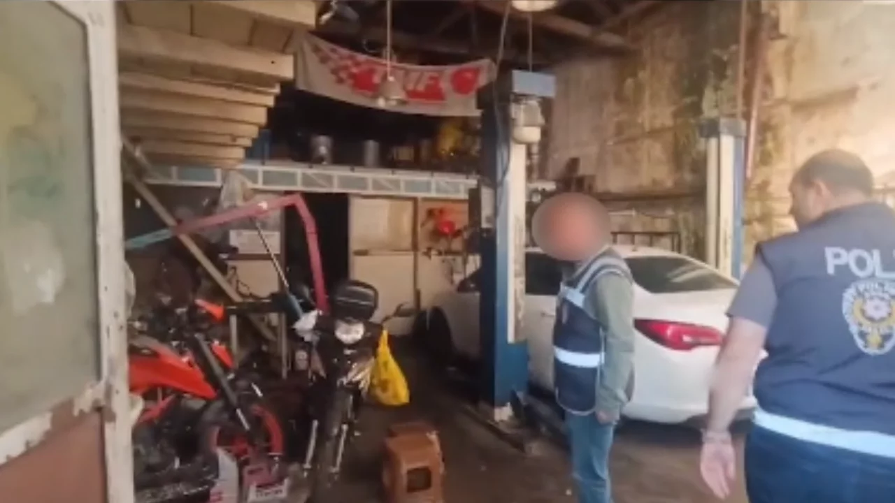 Bursa'da Şase Numarası Değiştirilmiş 28 'Change Araç' Ele Geçirildi: 3 Tutuklama Bursa'da Şase Numarası Değiştirilmiş 28 'Change Araç' Ele Geçirildi: 3 Tutuklama
