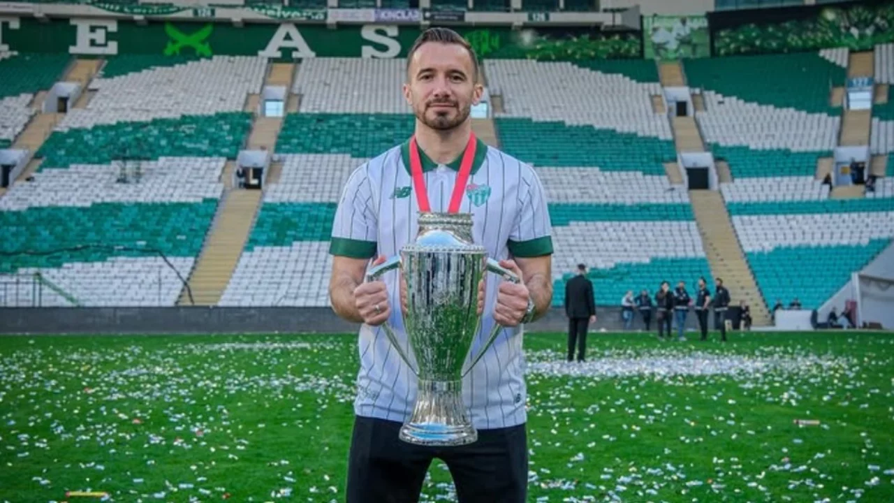 Bursaspor'un Yollarını Ayırdığı Talha Yünküş'ün Yeni Takımı Resmen Açıklandı Bursaspor'un Yollarını Ayırdığı Talha Yünküş'ün Yeni Takımı Resmen Açıklandı