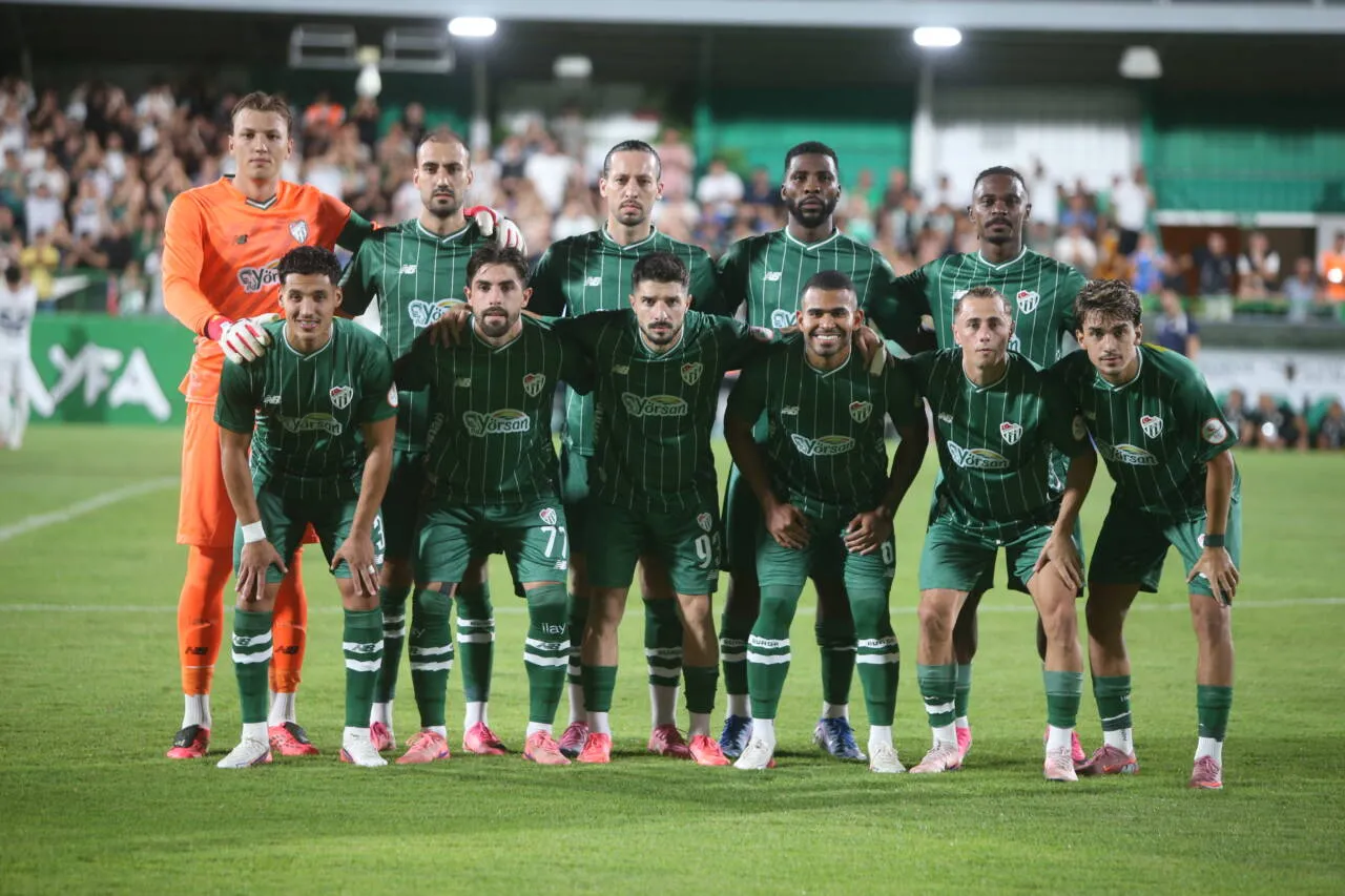 Bursaspor'un En Genç Kaptanı: 19 Yaşındaki Kaleci Kerem Matışlı Tarihe Geçti