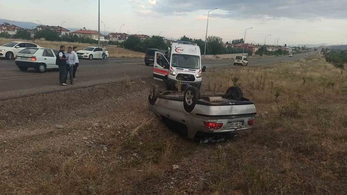 Seydişehir'de Takla Atan Araçta 2 Kişi Yaralandı