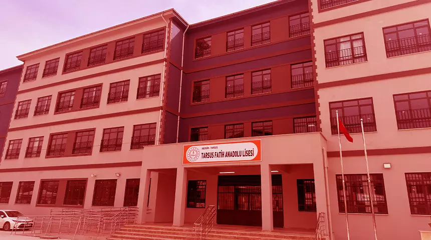 Mersin'de Lise Öğrencisi Okula Silahla Girmeye Çalıştı: Türkiye’de Okul Güvenliği Endişesi Artıyor