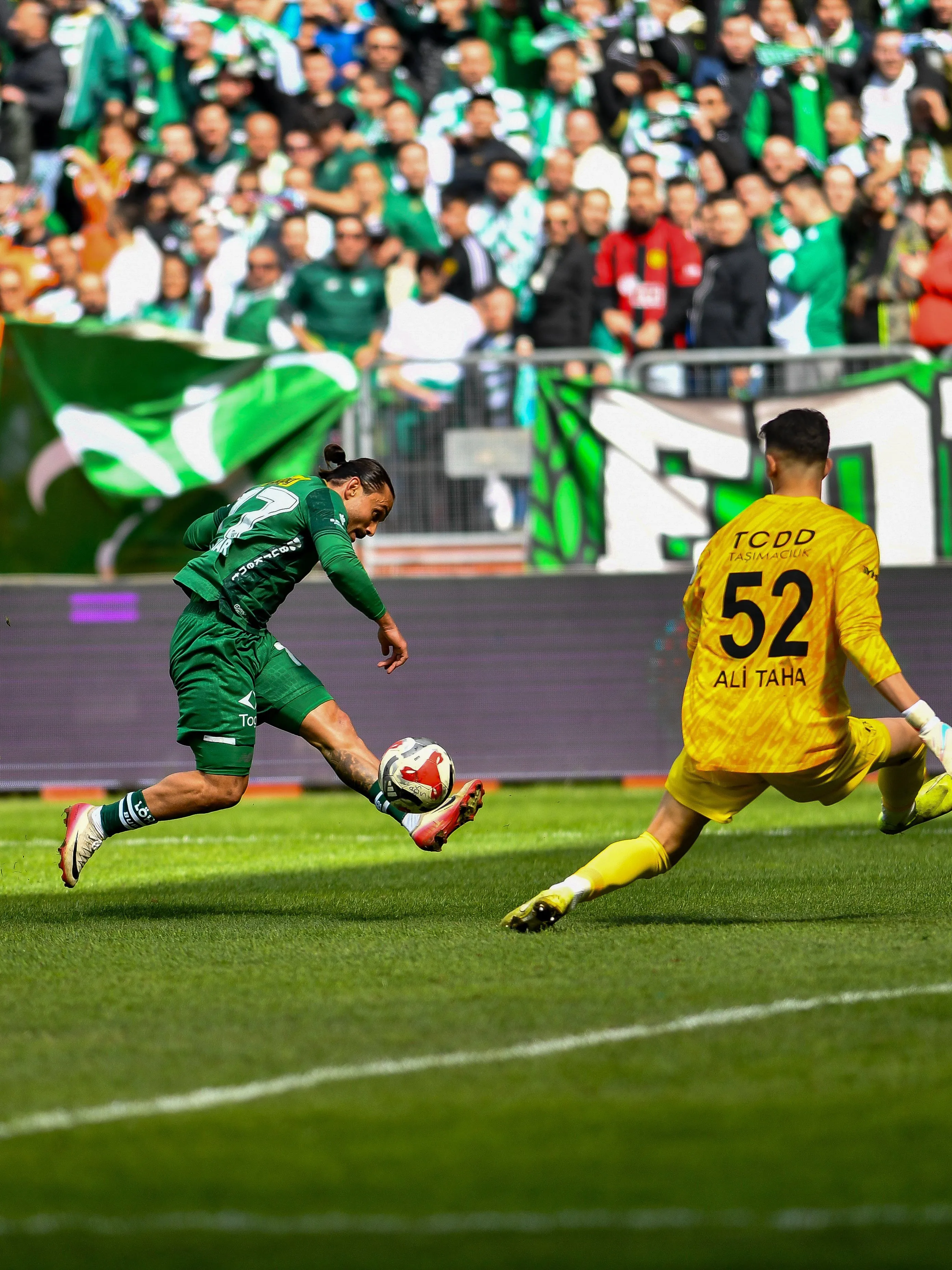 Bursaspor Eskişehir’de Kritik Zaferle Şampiyonluk Yolunda Güçlendi