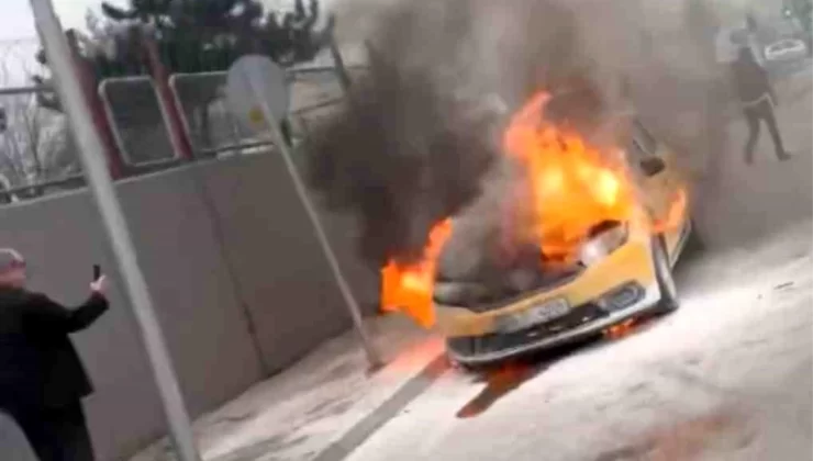 Bursa’da Ticari Taksi Motorunda Çıkan Yangın Büyük Hasara Yol Açtı