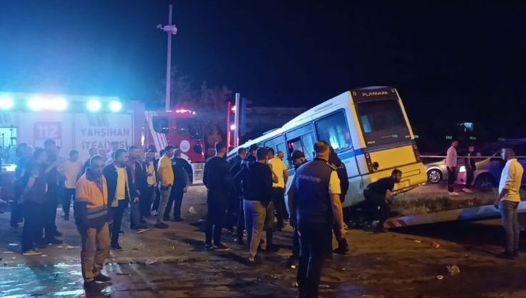 Kırıkkale'de minibüs ile otomobilin çarpışması sonucu 22 kişi yaralandı – Güncel haberler