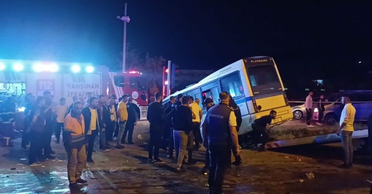 Kırıkkale'de minibüs ile otomobilin çarpışması sonucu 22 kişi yaralandı – Güncel haberler