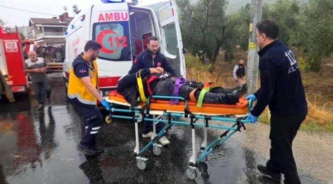 Bursa’da Trafik Kazası: 4 Yaralı, Çekici Sürücüsü Sıkıştı